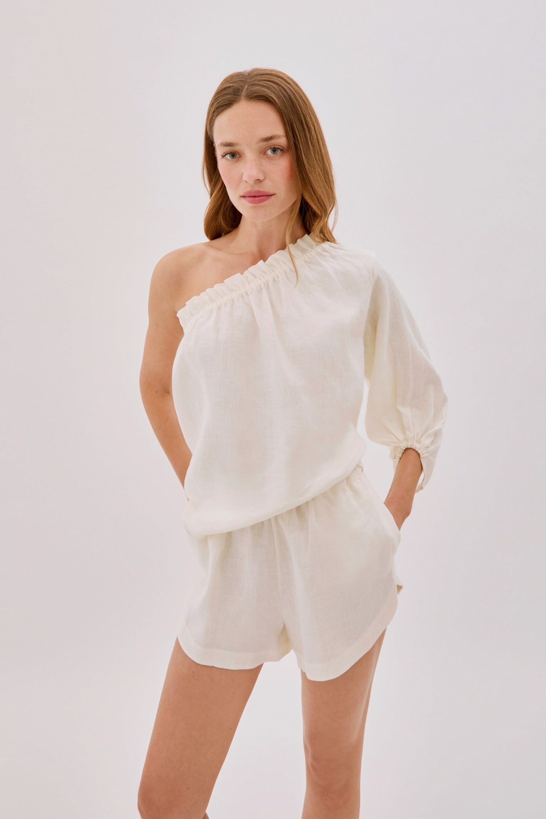 Capri White Linen Shorts