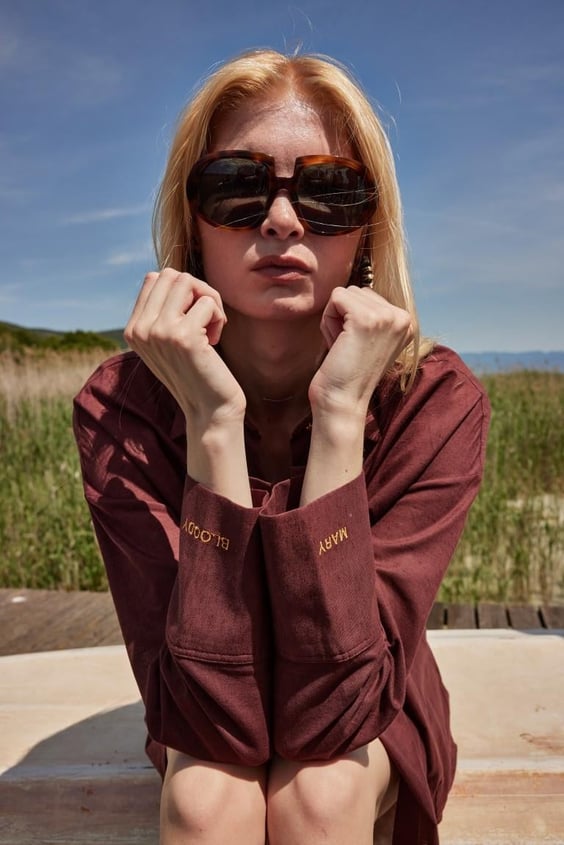 The Boyish Linen Shirt - Bloody Mary